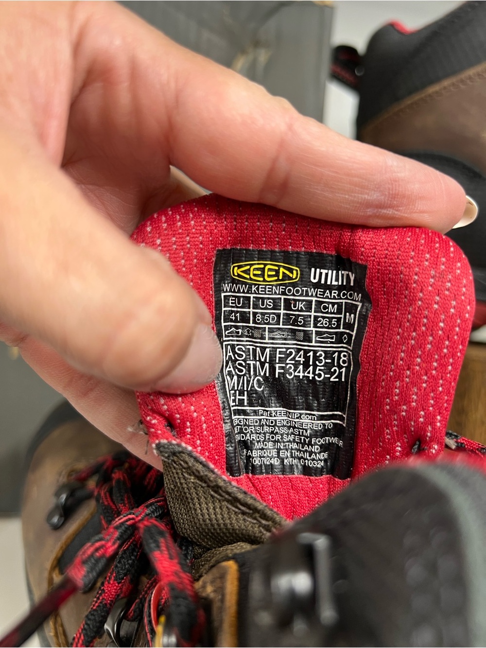KEEN Brown and Red Men’s Waterproof Work/Hiking Boots size 8.5 - Picture 7 of 14